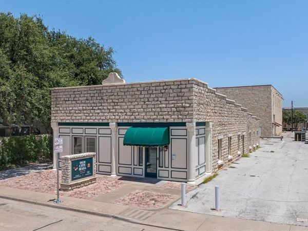 111 S Houston Street, Granbury, TX 76048
