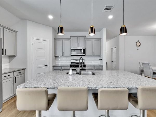 9813 Tinsley Street , Aubrey, TX 76227