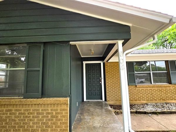604 Sun Valley Drive , Denton, TX 76209