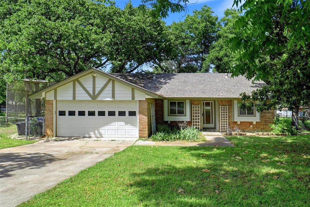 1017 Jarvis Lane , Azle, TX 76020 Main Photo