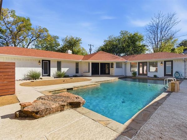 2201 Mistletoe Boulevard , Fort Worth, TX 76110