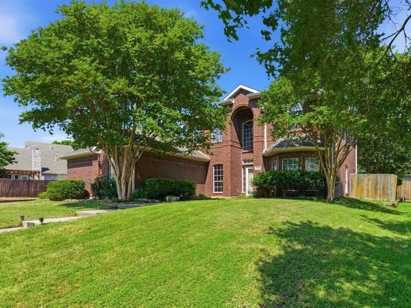 1214 Holly Hill Drive , Grand Prairie, TX 75052