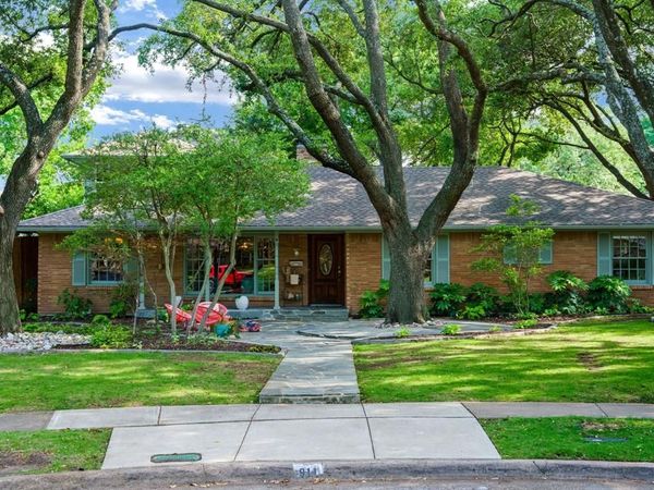 911 Saint Lukes Drive , Richardson, TX 75080
