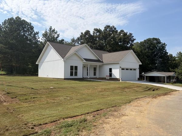 101 Crockett Cir, Florence, AL 35633