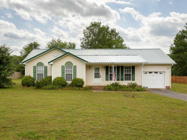 102 Shoals Paradise Dr, Florence, AL 35634