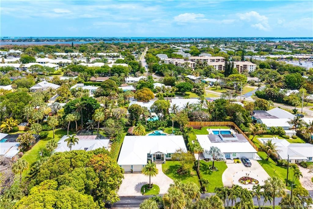 305 SE Flamingo Avenue, Stuart, FL 34996 Photo