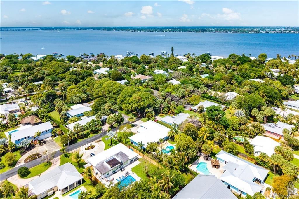 305 SE Flamingo Avenue, Stuart, FL 34996 Photo