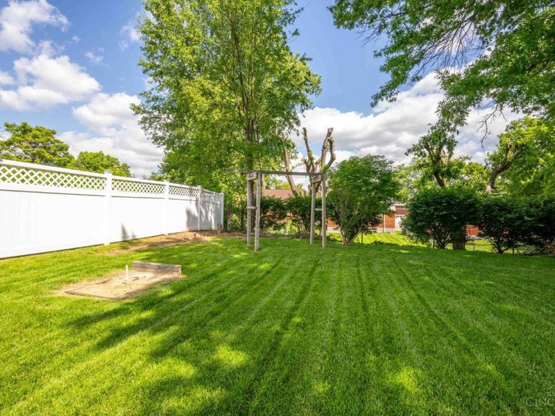 5542 Lawrence Road, Green Township, OH 45248 Photo 11