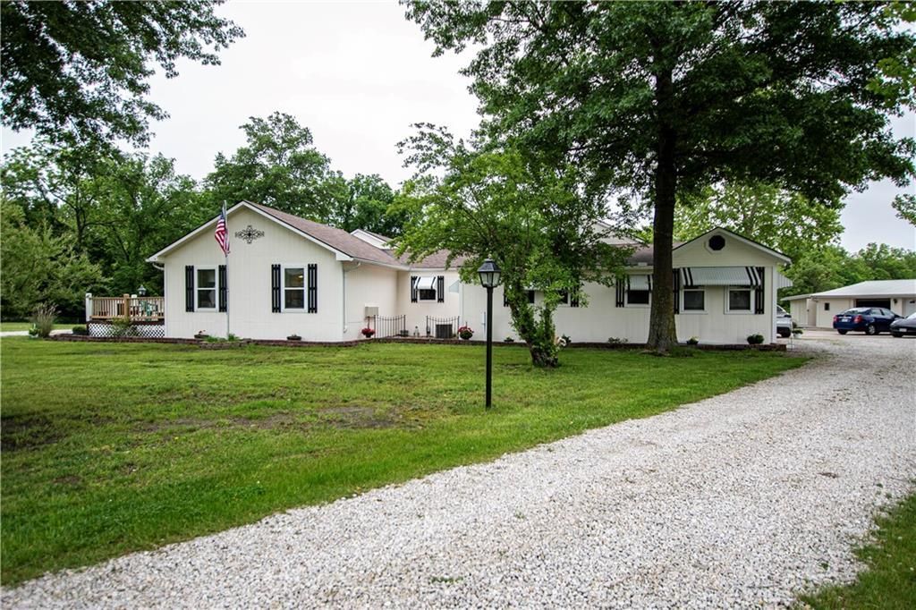 8005 S Buckner Tarsney Road, Oak Grove, MO 64075 Main Photo
