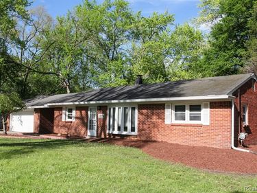 5900 WRIGHT Drive, Troy, MI 48098