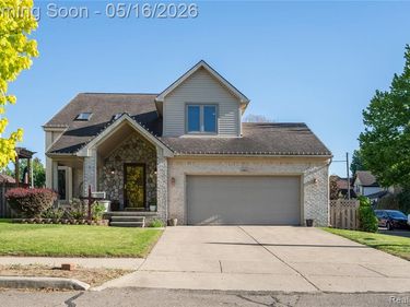 195 Davis Street, Wyandotte, MI 48192