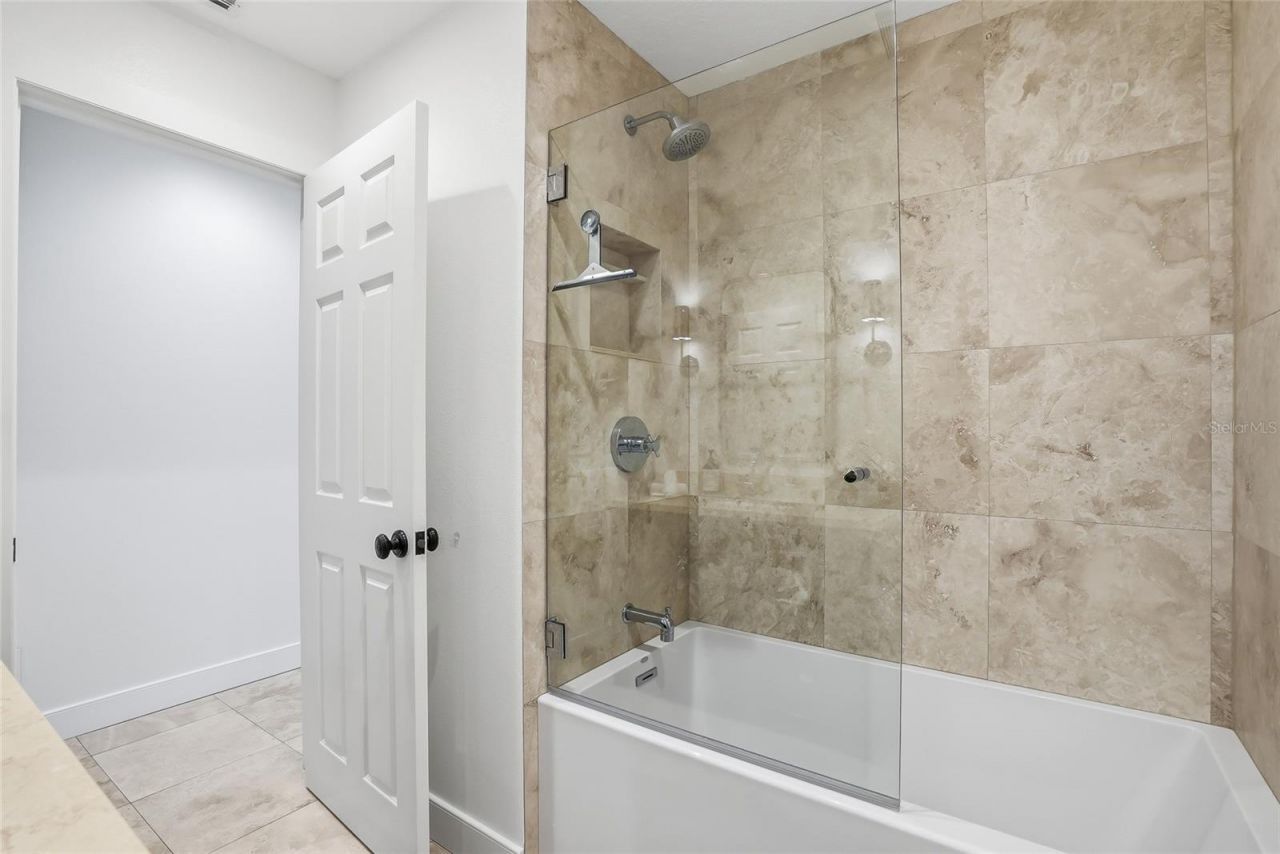 812 Live Oak Terrace Ne, Saint Petersburg, FL 33703 Photo