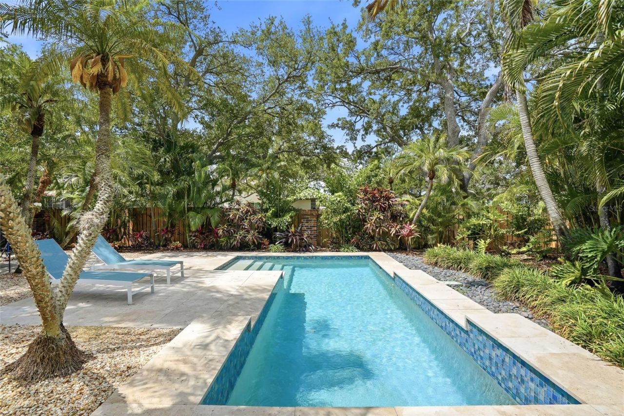 812 Live Oak Terrace Ne, Saint Petersburg, FL 33703 Photo