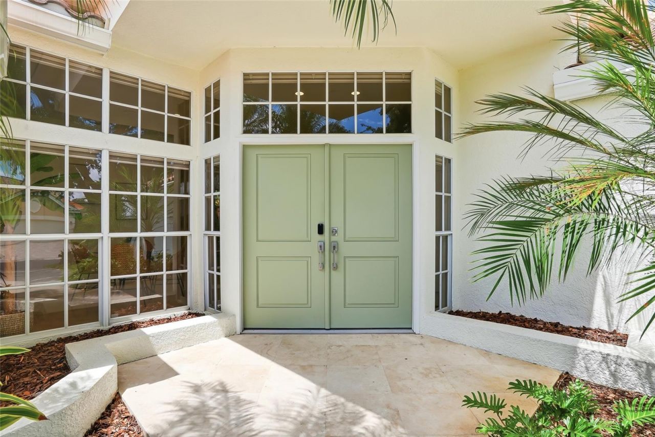 812 Live Oak Terrace Ne, Saint Petersburg, FL 33703 Photo