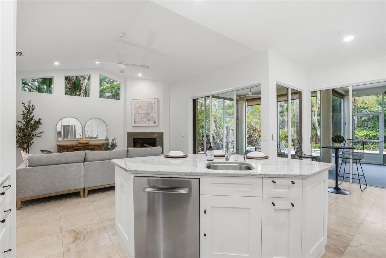 812 Live Oak Terrace Ne, Saint Petersburg, FL 33703 Photo