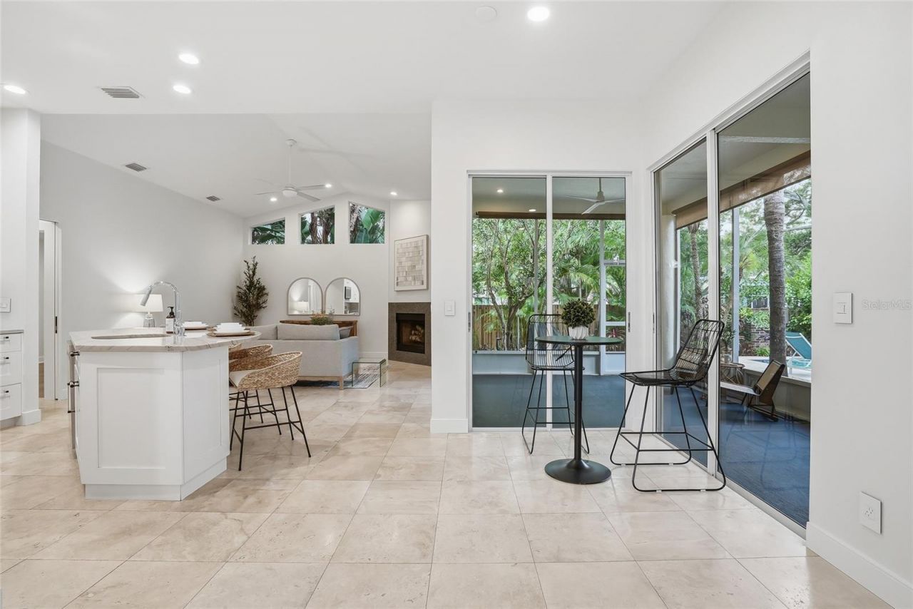 812 Live Oak Terrace Ne, Saint Petersburg, FL 33703 Photo
