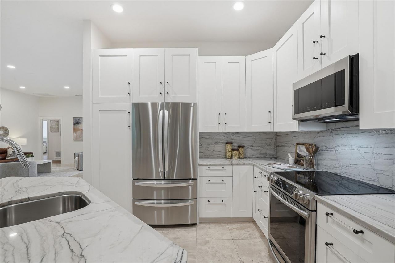 812 Live Oak Terrace Ne, Saint Petersburg, FL 33703 Photo