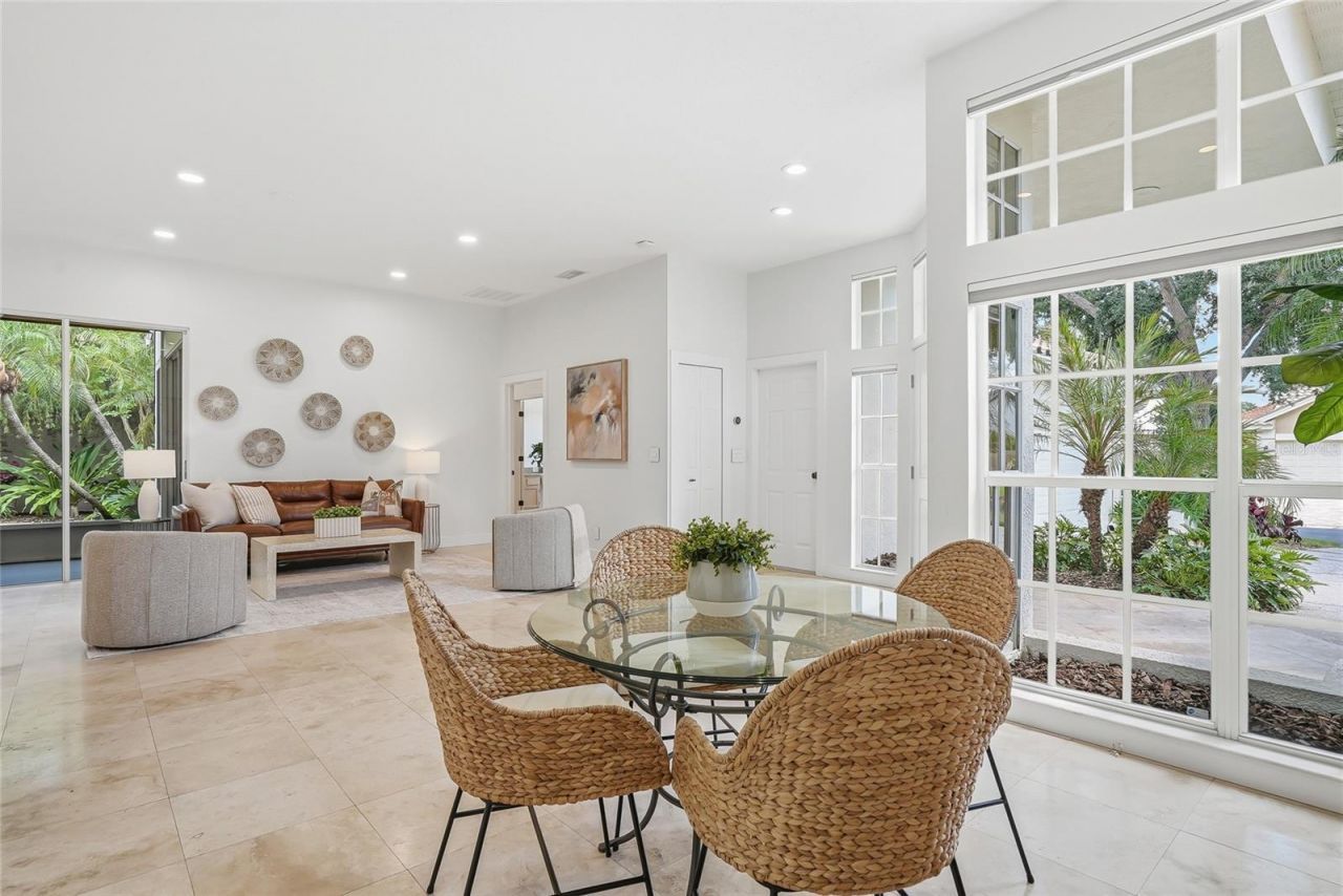 812 Live Oak Terrace Ne, Saint Petersburg, FL 33703 Photo