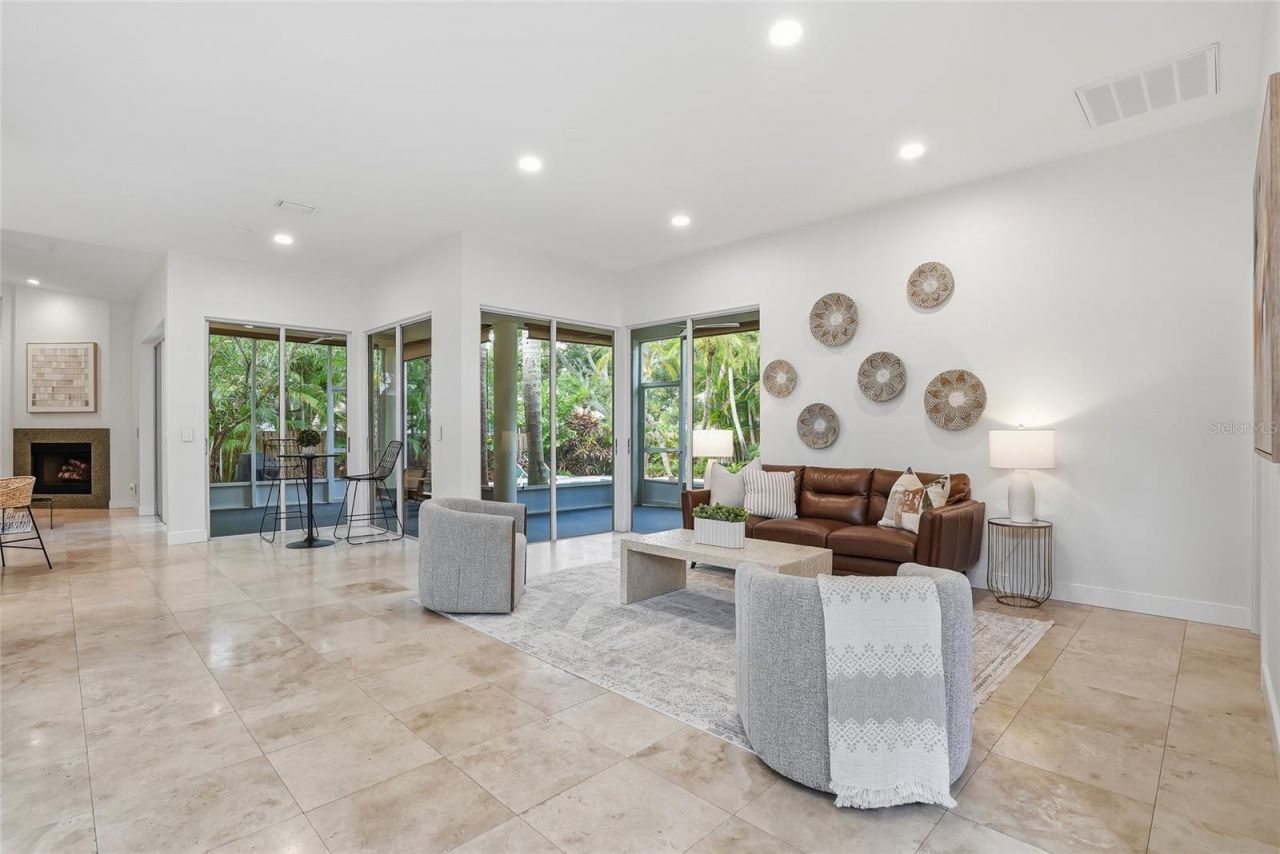 812 Live Oak Terrace Ne, Saint Petersburg, FL 33703 Photo