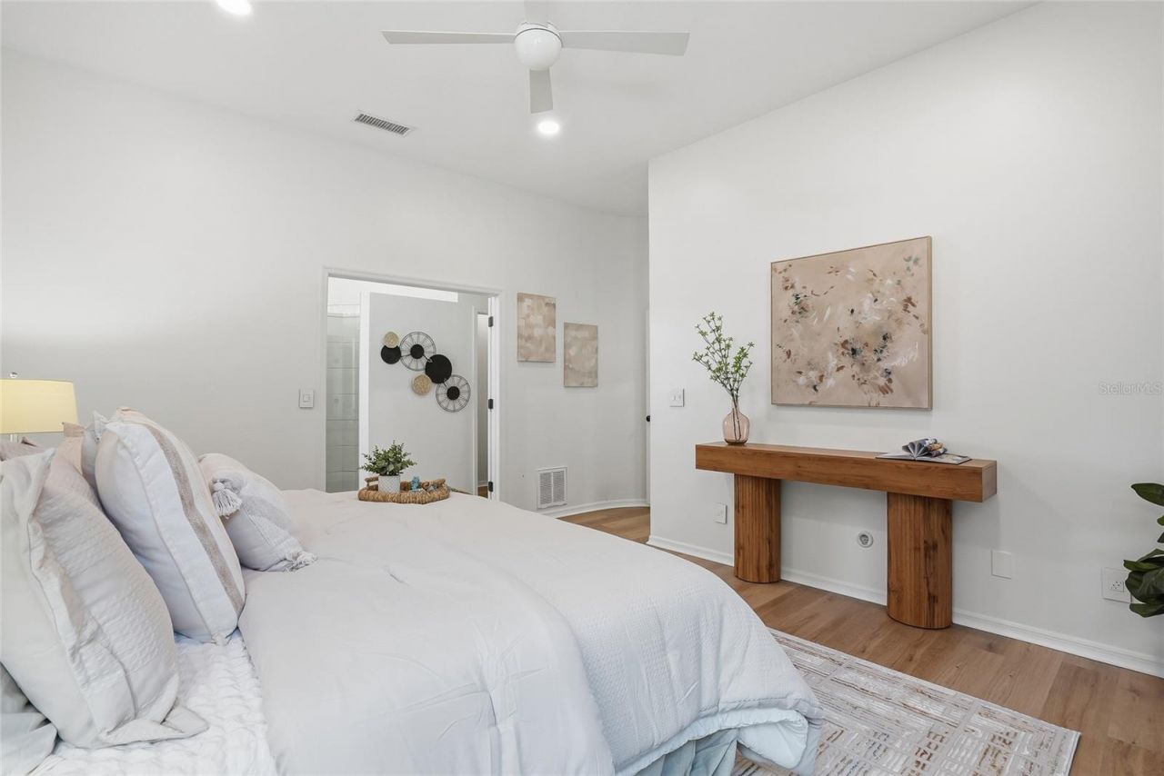 812 Live Oak Terrace Ne, Saint Petersburg, FL 33703 Photo