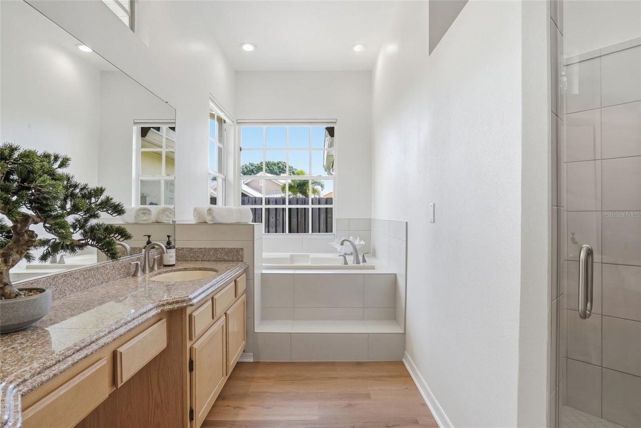 812 Live Oak Terrace Ne, Saint Petersburg, FL 33703 Photo