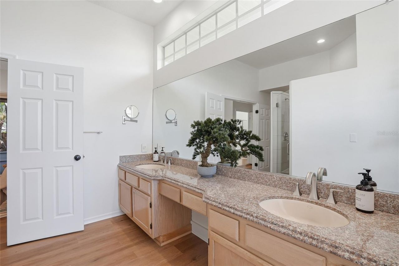 812 Live Oak Terrace Ne, Saint Petersburg, FL 33703 Photo