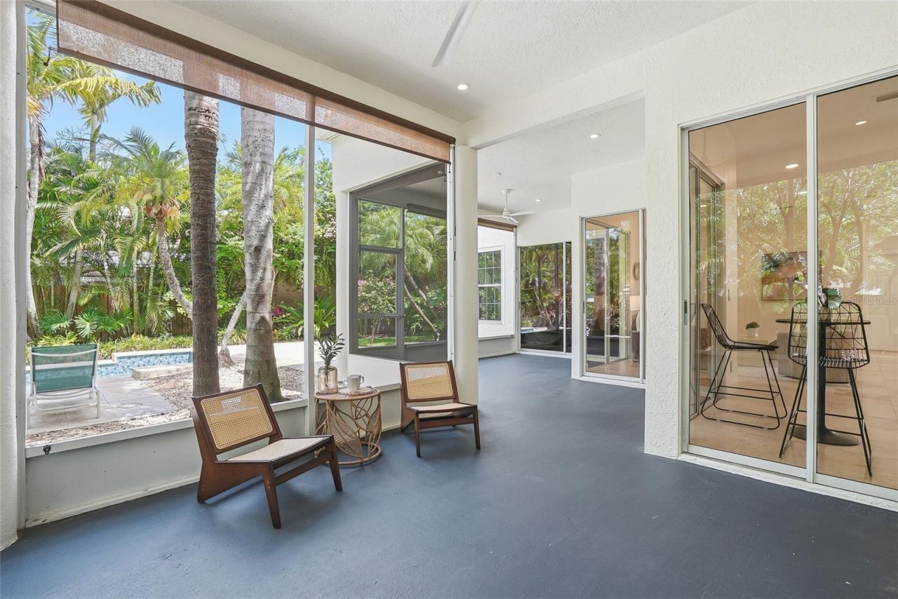 812 Live Oak Terrace Ne, Saint Petersburg, FL 33703 Photo