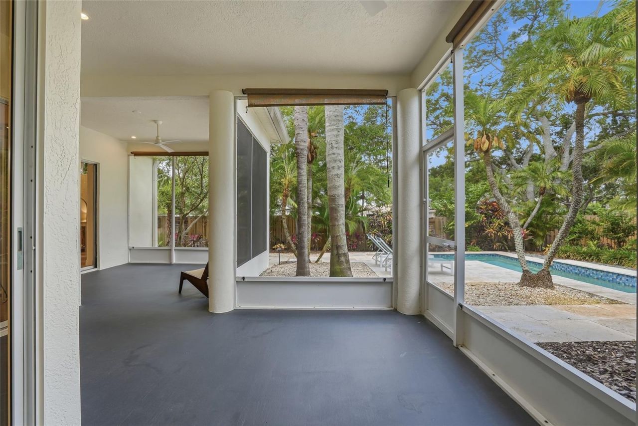 812 Live Oak Terrace Ne, Saint Petersburg, FL 33703 Photo
