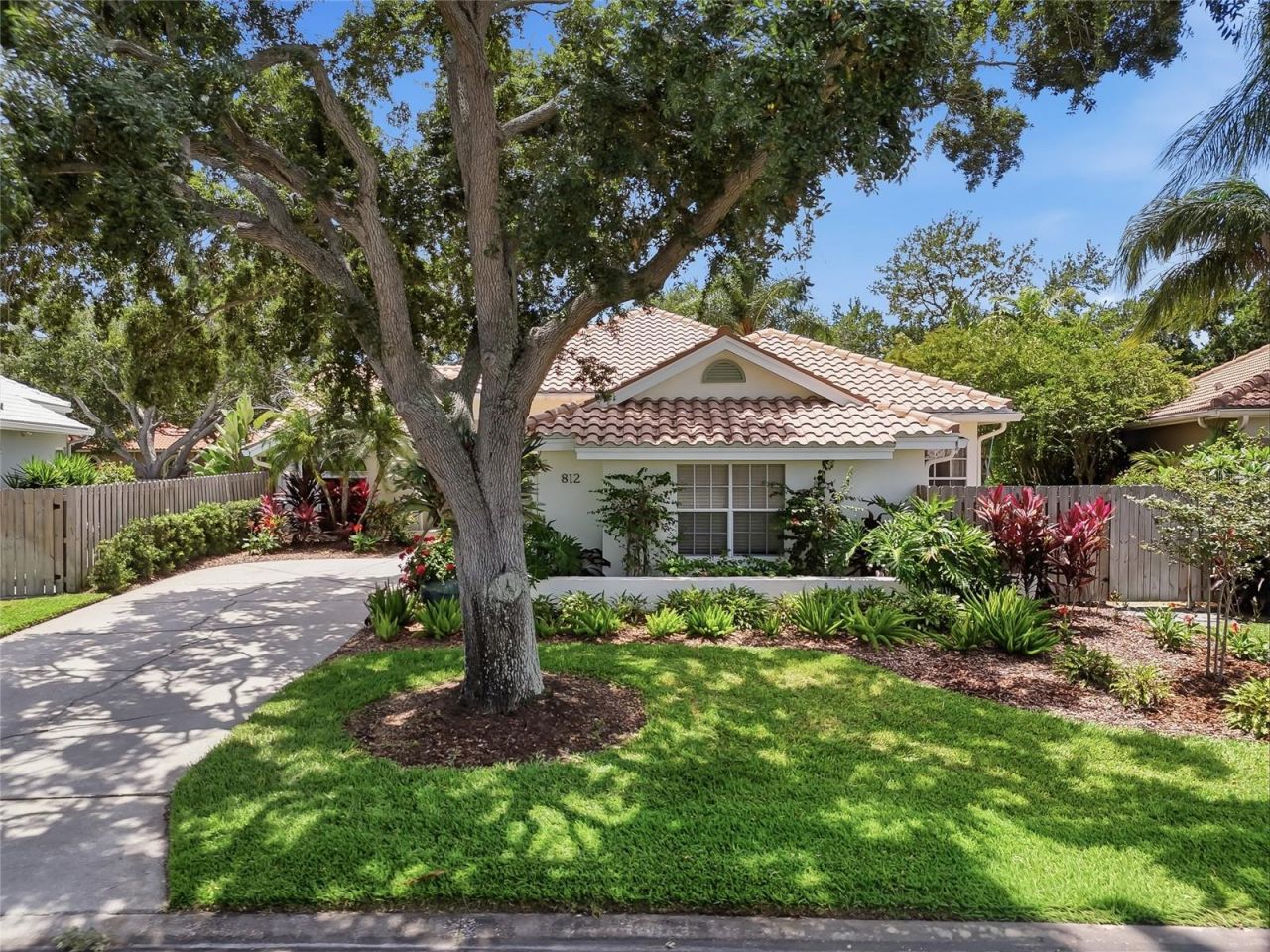 812 Live Oak Terrace Ne, Saint Petersburg, FL 33703 Photo