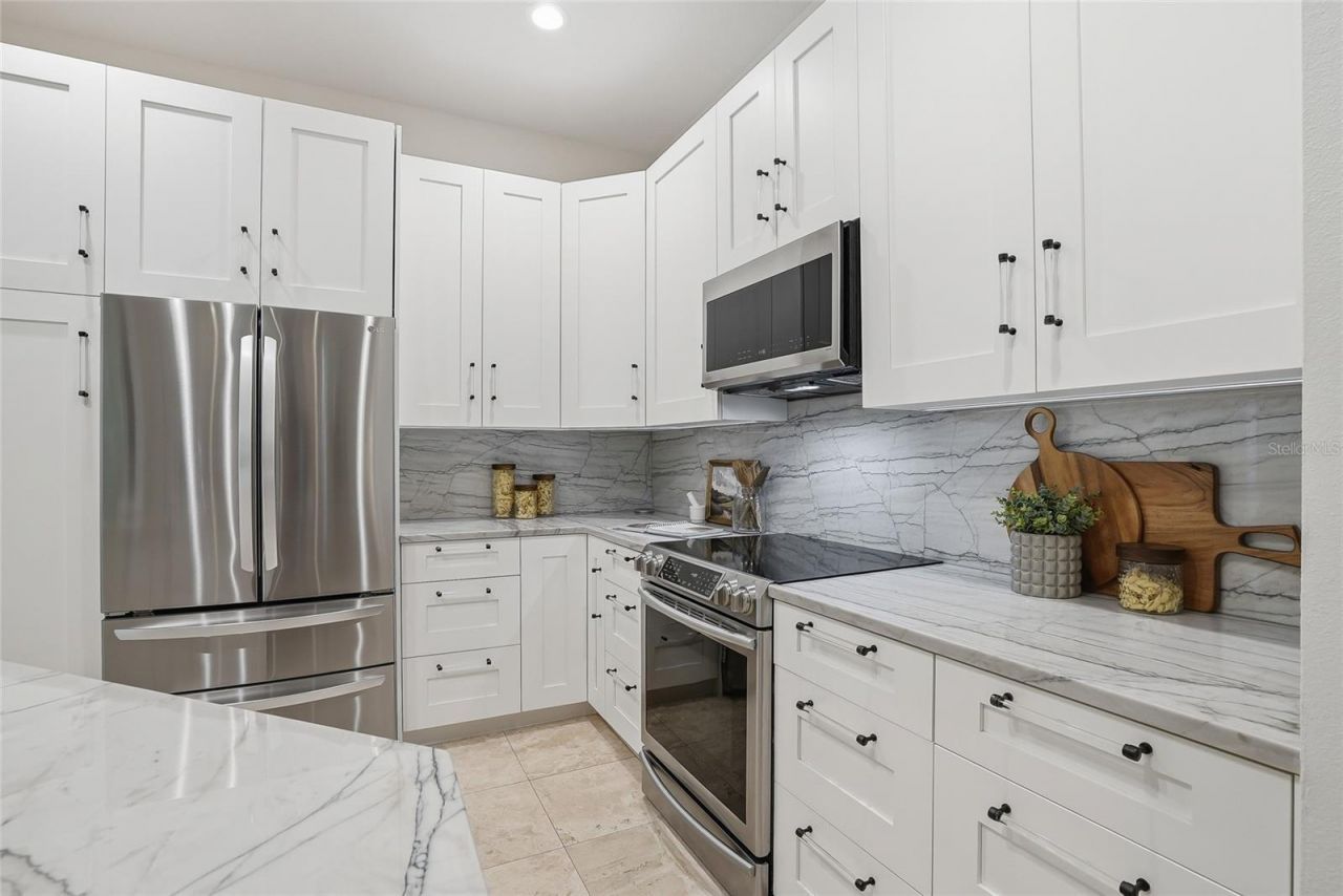 812 Live Oak Terrace Ne, Saint Petersburg, FL 33703 Photo