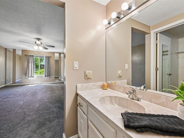 190 Cottage Grove SE, Unit 208, Cedar Rapids, IA 52403