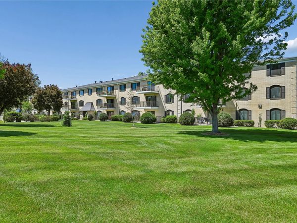 190 Cottage Grove SE, Unit 208, Cedar Rapids, IA 52403