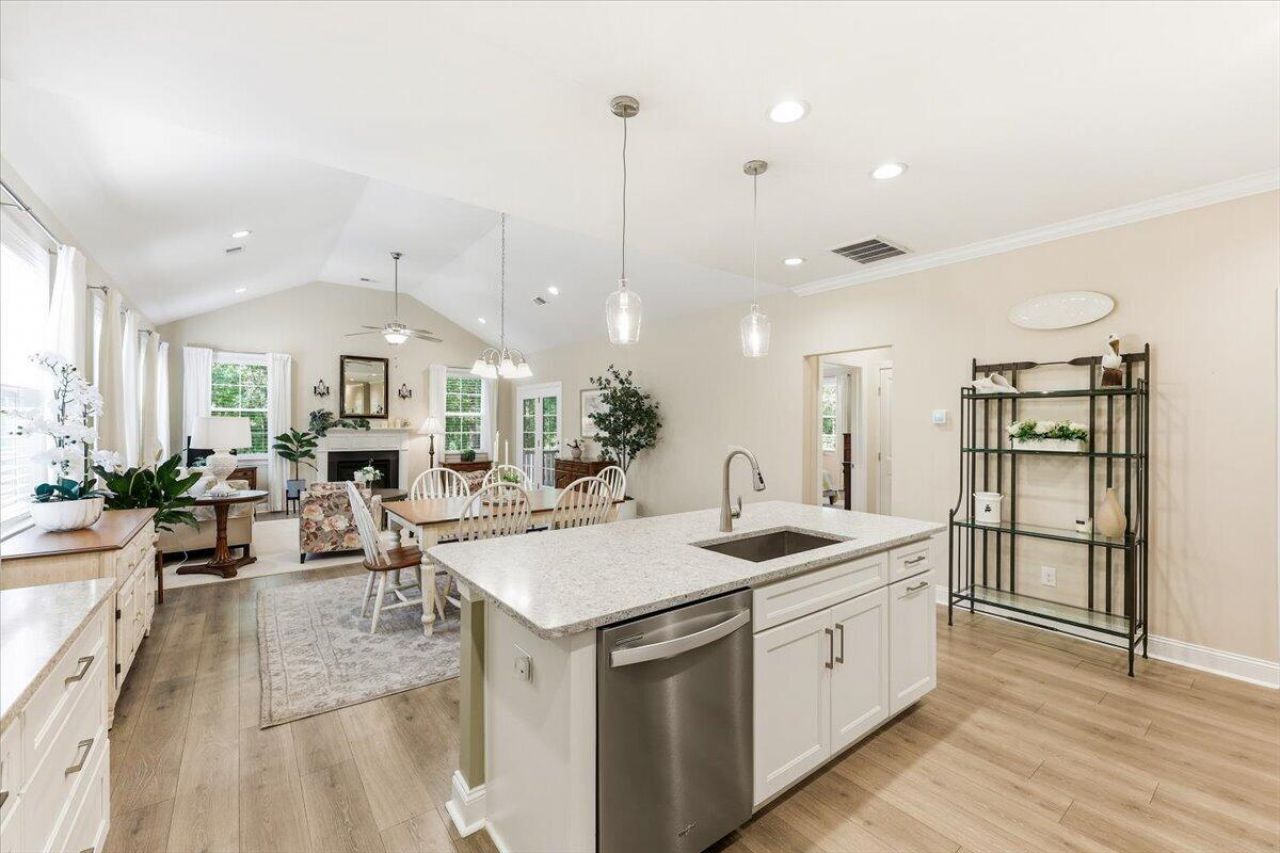 2215 Nicholas David Path Photo 16