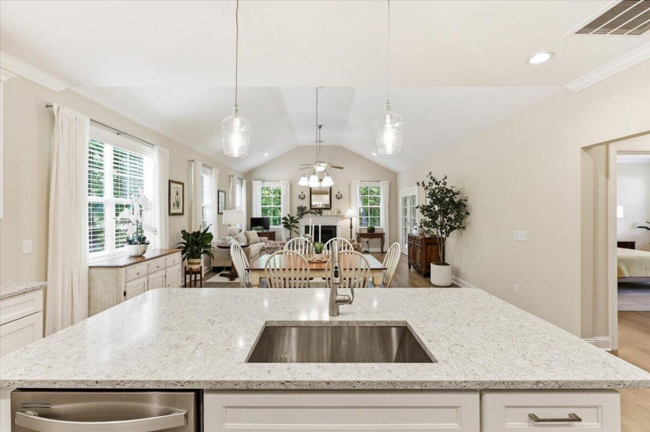 2215 Nicholas David Path Photo 17