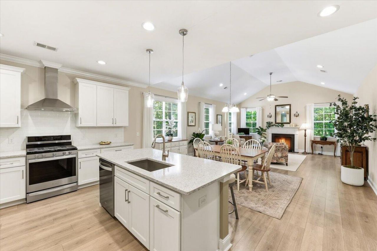 2215 Nicholas David Path Photo 18