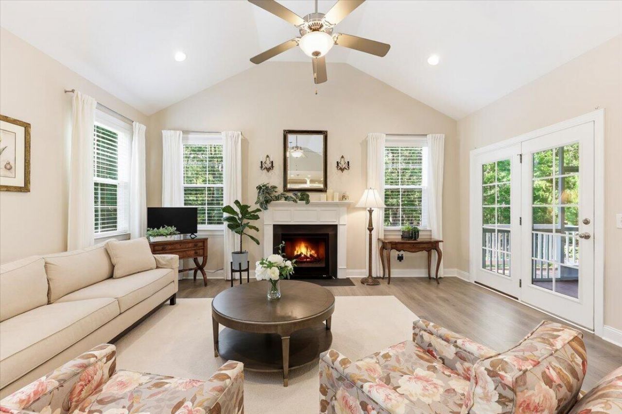 2215 Nicholas David Path Photo 21