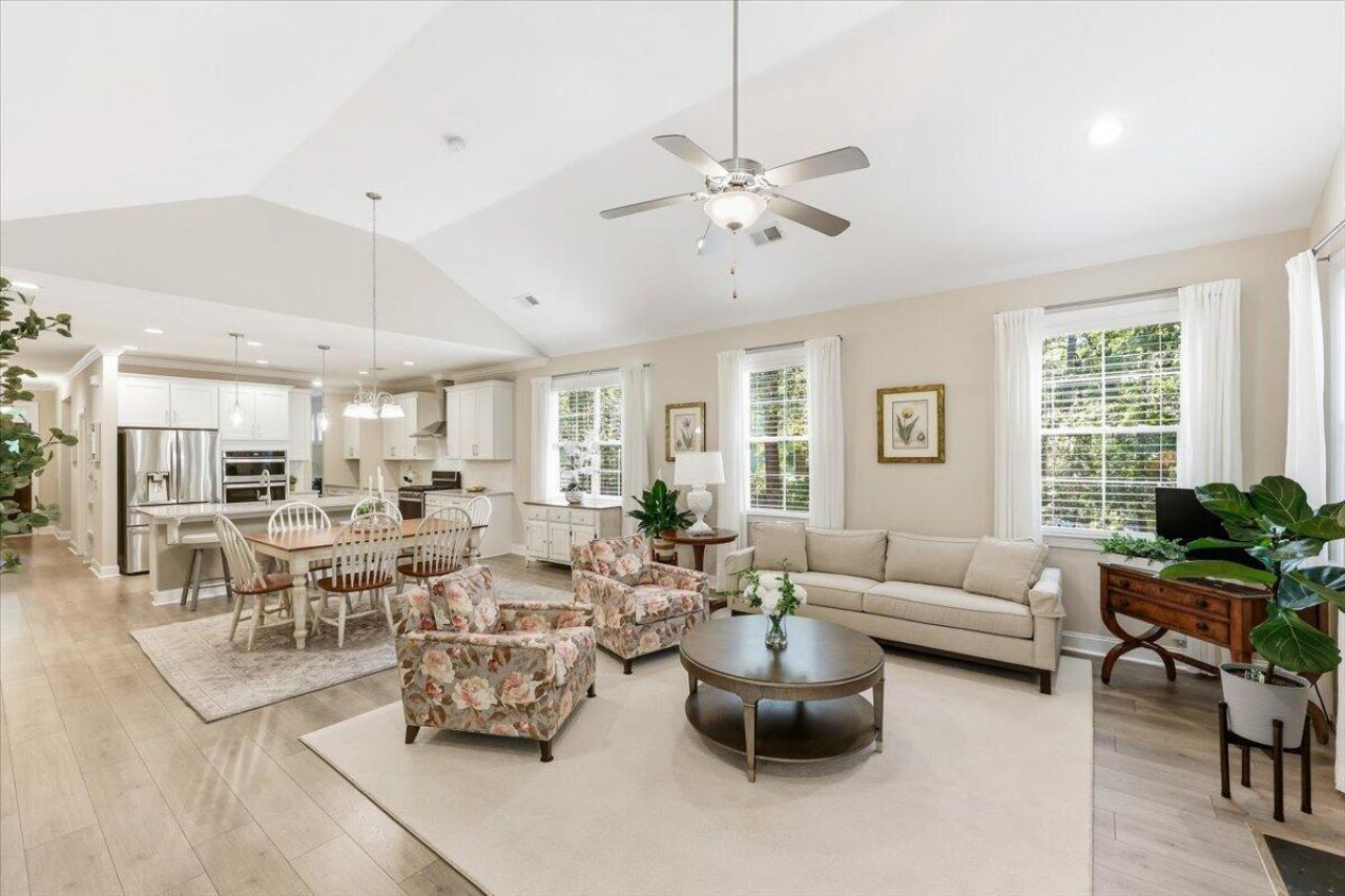 2215 Nicholas David Path Photo 22