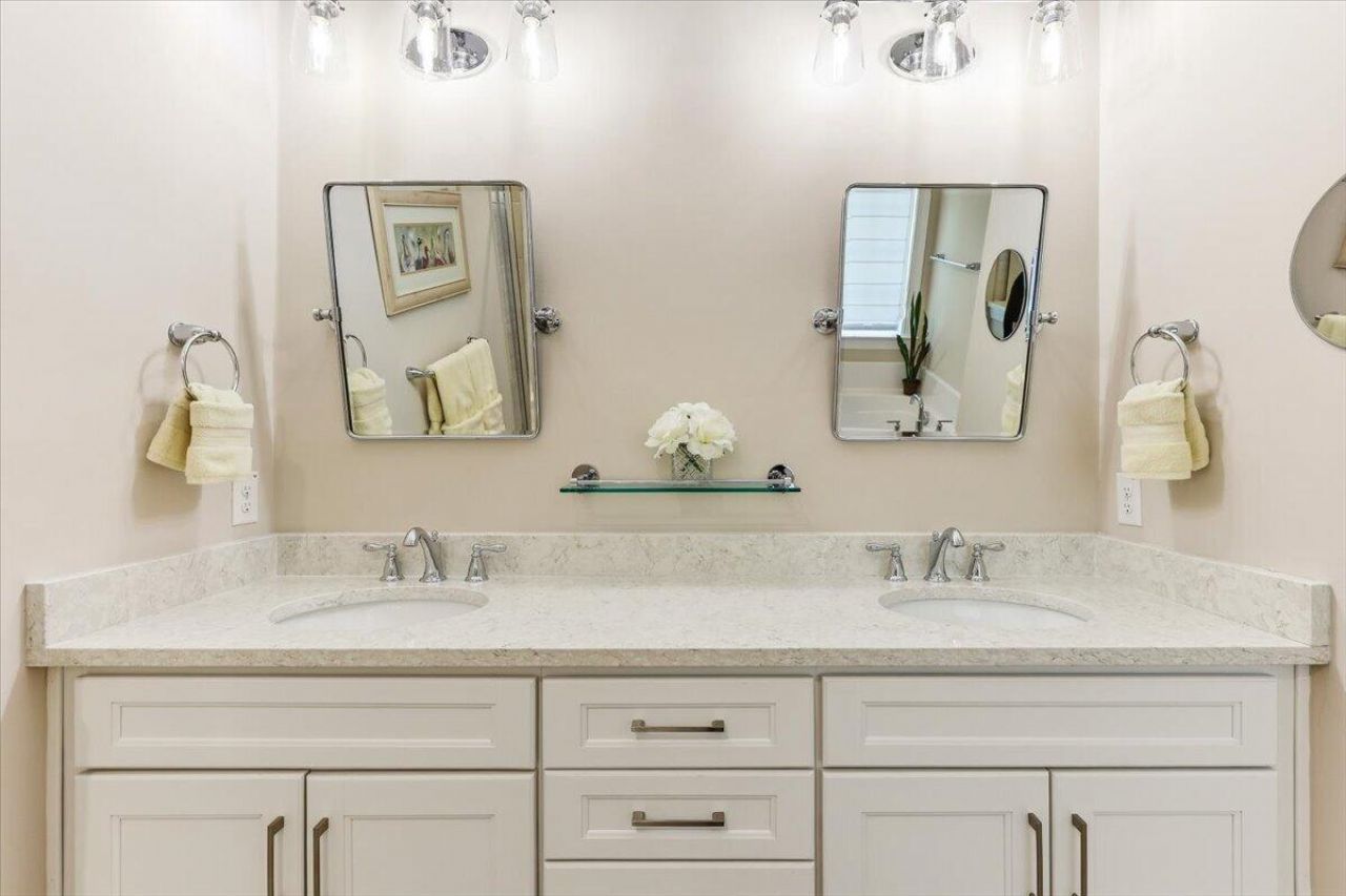 2215 Nicholas David Path Photo 29