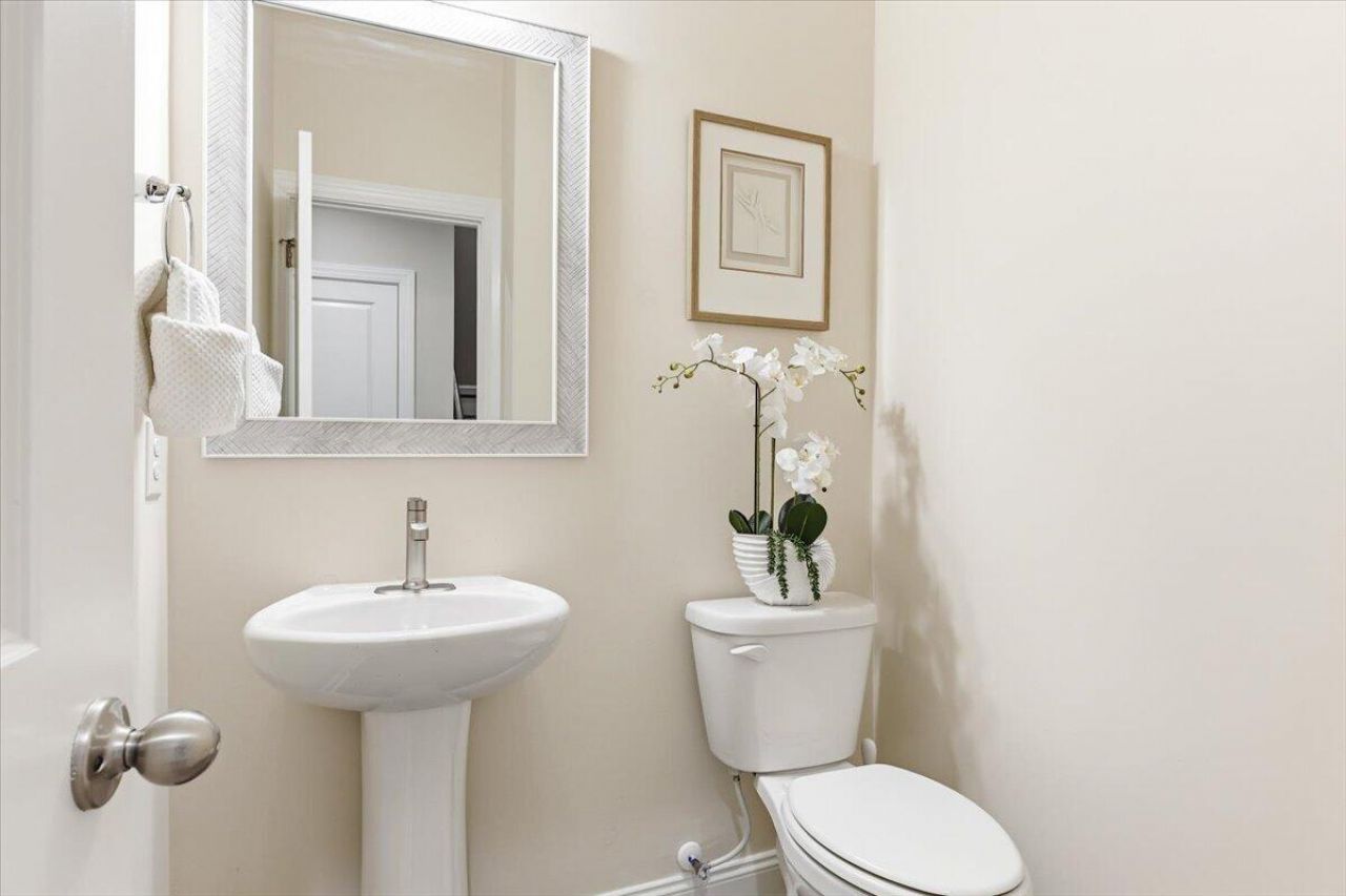 2215 Nicholas David Path Photo 39