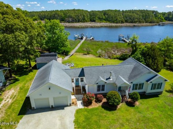 738 Dawson Creek Road, Arapahoe, NC 28510