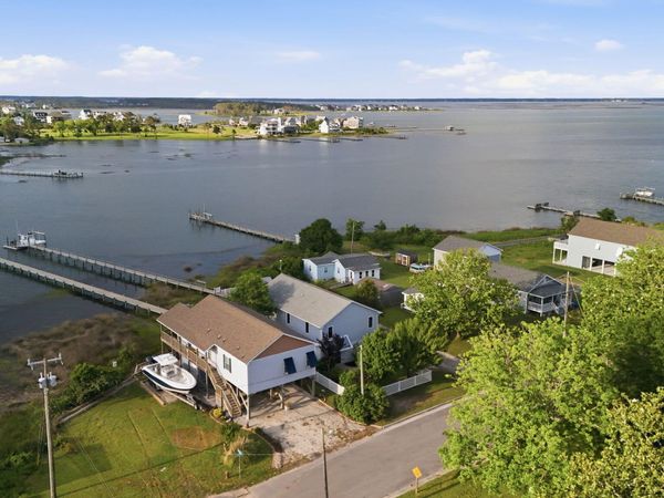 1510 Avery Street, Morehead City, NC 28557