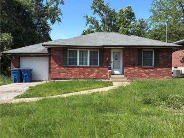 1103 Powell Avenue , Collinsville, IL 62234