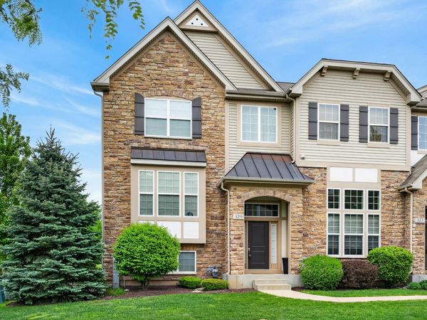 329 Bennett Drive, Carol Stream, IL 60188