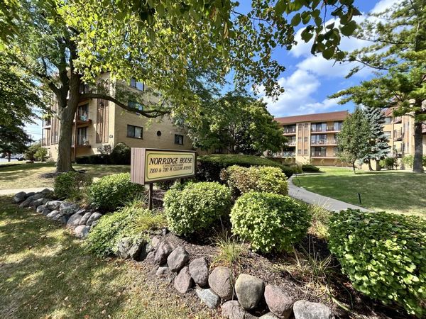7110 W Cullom Avenue , Unit 111, Norridge, IL 60706