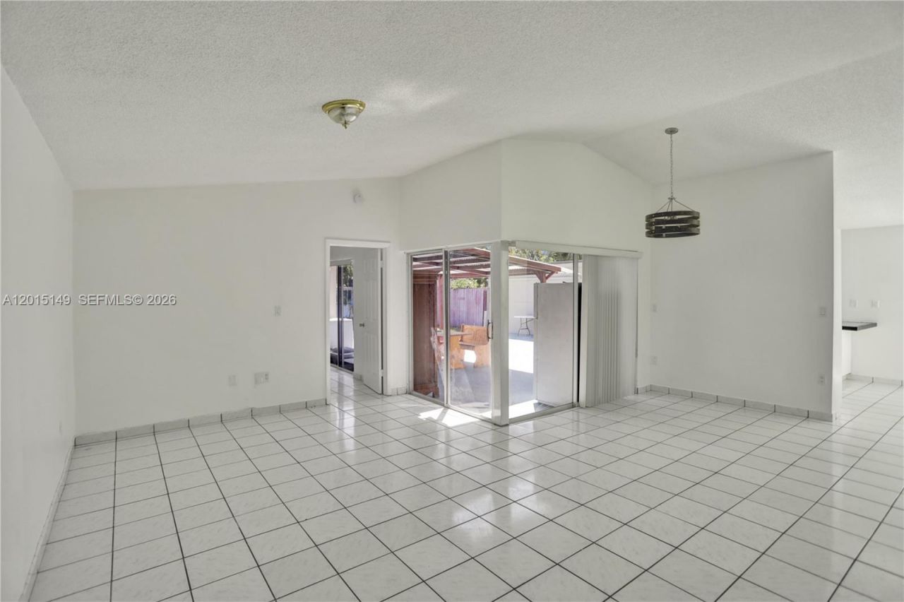 11854 SW 210th St, Unit x, Miami, FL 33177 Photo