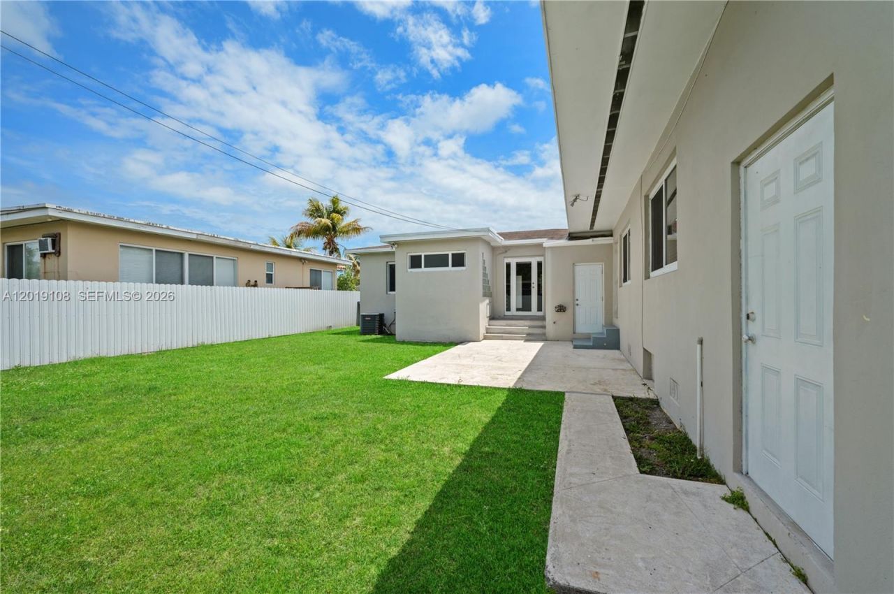 5181 SW 5th St , Miami, FL 33134 Photo