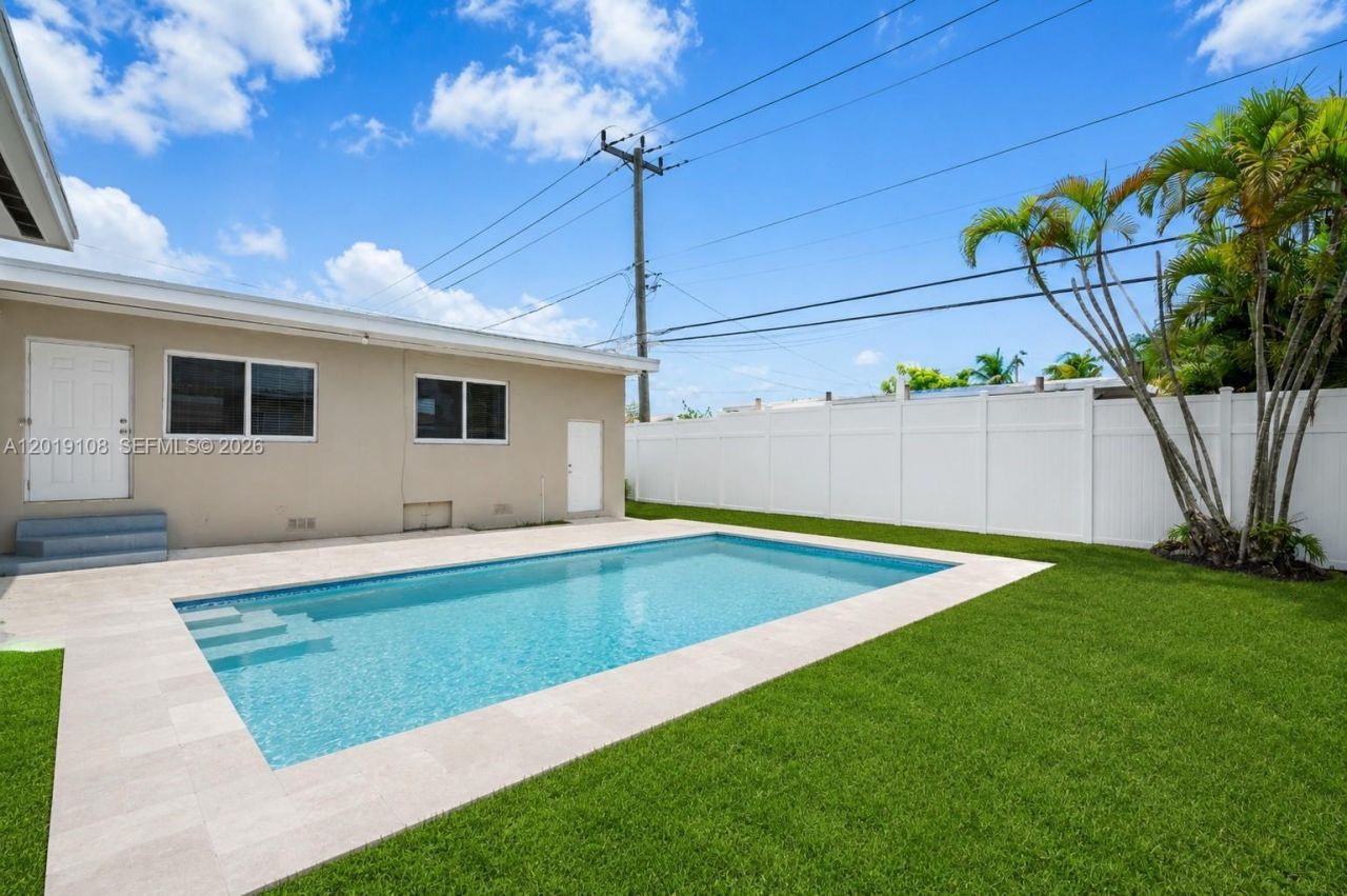 5181 SW 5th St , Miami, FL 33134 Photo