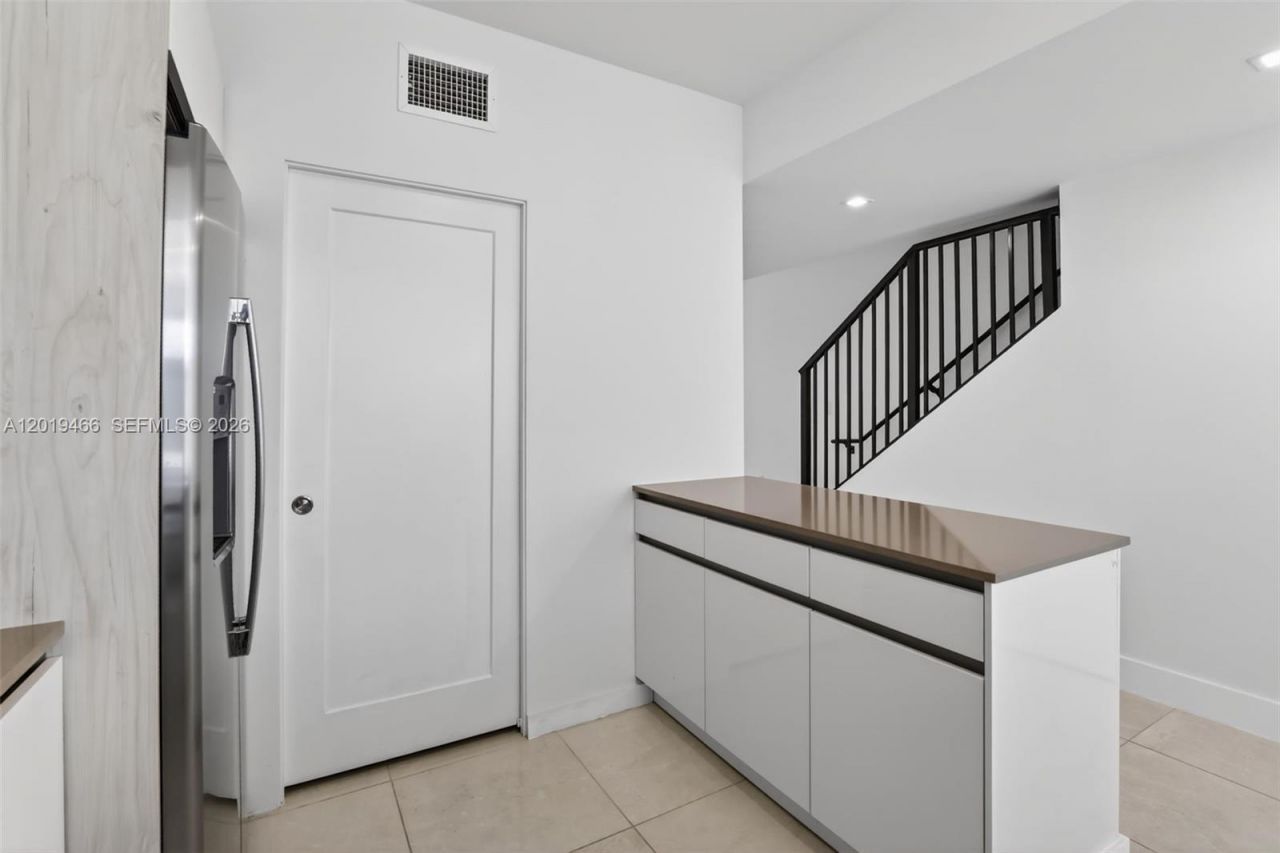 4101 N Oak Pl , Dania Beach, FL 33314 Photo
