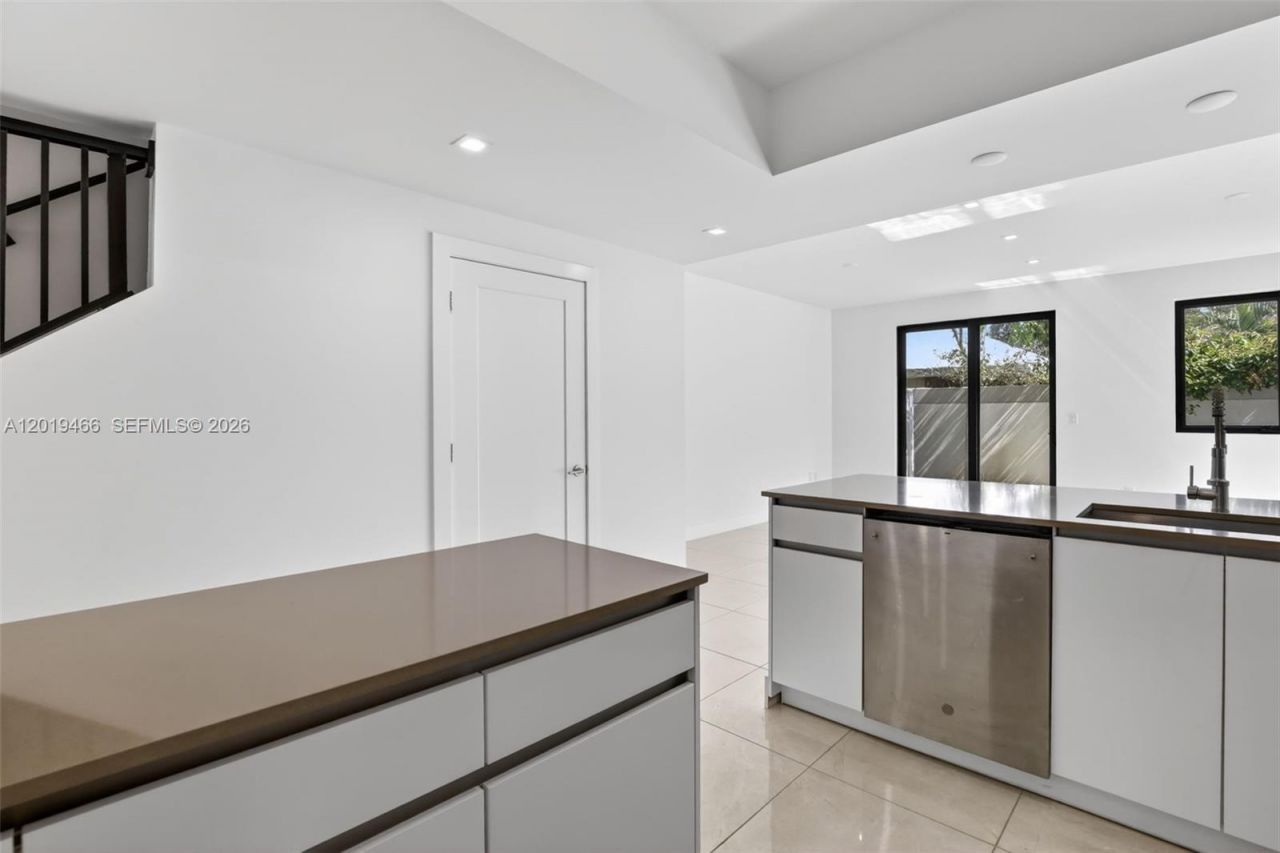 4101 N Oak Pl , Dania Beach, FL 33314 Photo