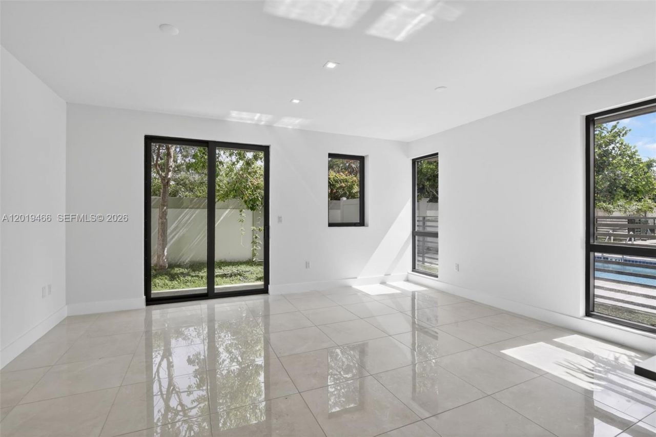 4101 N Oak Pl , Dania Beach, FL 33314 Photo